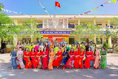 TẬP THỂ CÁN BỘ VIÊN CHỨC TRƯỜNG TIỂU HỌC SỐ 2 THỊ TRẤN CHÂU Ổ